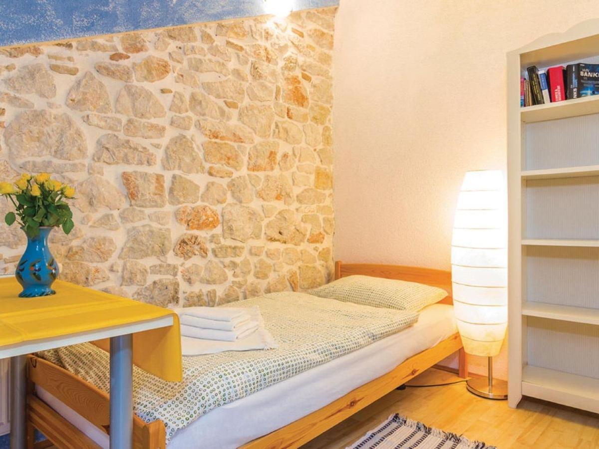 Rustic Holiday Home In Vrsar With Garden Kültér fotó