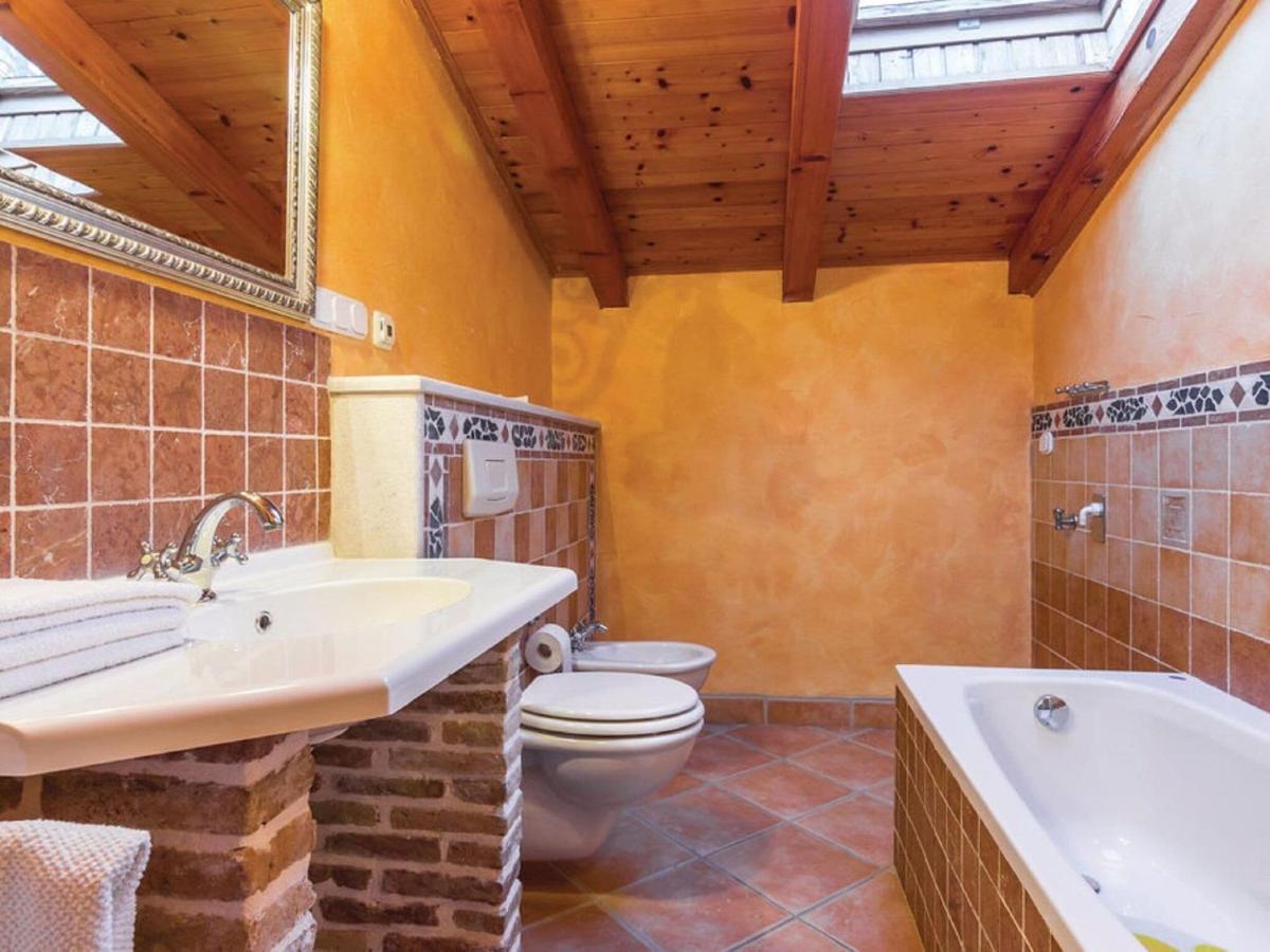 Rustic Holiday Home In Vrsar With Garden Kültér fotó